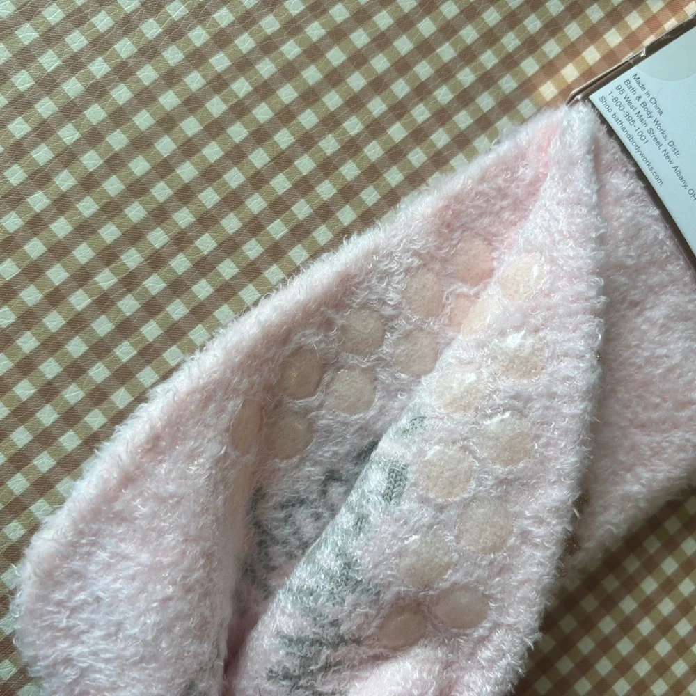 Bath & Body works lounge socks + unbranded socks.‎ One size. NEW